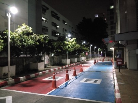 เสาไฟถนนโซล่าเซลล์ Hybrid มหิดล กลางคืน