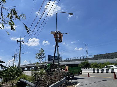 ผลงานติดตั้งดัดแปลงไฟถนนโซล่าเซลล์บนเสาไฟฟ้าเดิม NS THAI รูปที่ 4