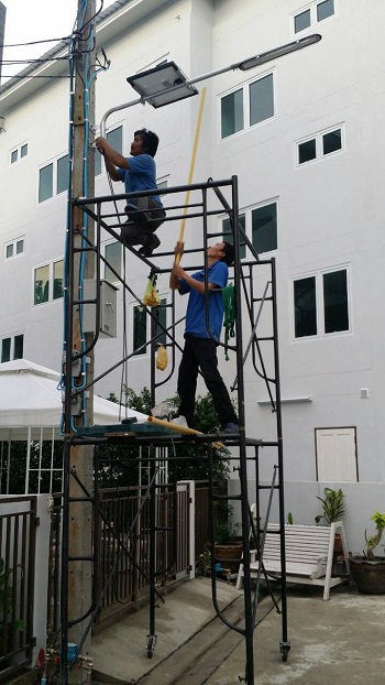 ภาพผลงานติดตั้ง โคมไฟถนนโซล่าเซลล์ สั่งทำ 4