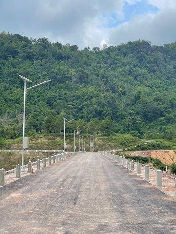ผลงานติดตั้งเสาไฟโซล่าเซลล์แบบแยกตู้แยกแผง