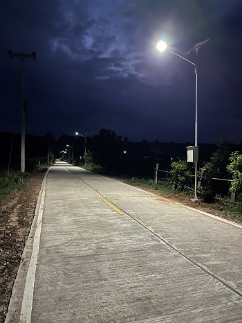 ผลงานติดตั้งเสาไฟโซล่าเซลล์แบบแยกตู้แยกแผง