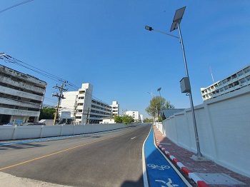 ผลงานติดตั้งเสาไฟโซล่าเซลล์แบบแยกตู้แยกแผง