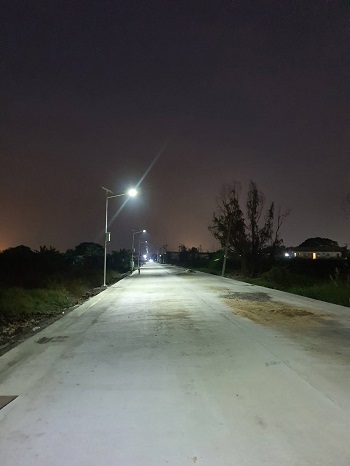 ผลงานติดตั้งเสาไฟโซล่าเซลล์แบบแยกตู้แยกแผง