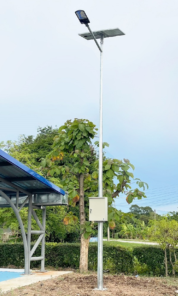 เสาไฟถนนโซล่าเซลล์ ปลายเรียว Tapered สูง 7 เมตร