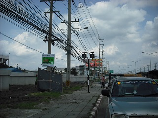 ไฟกระพริบหน้าโรงงาน